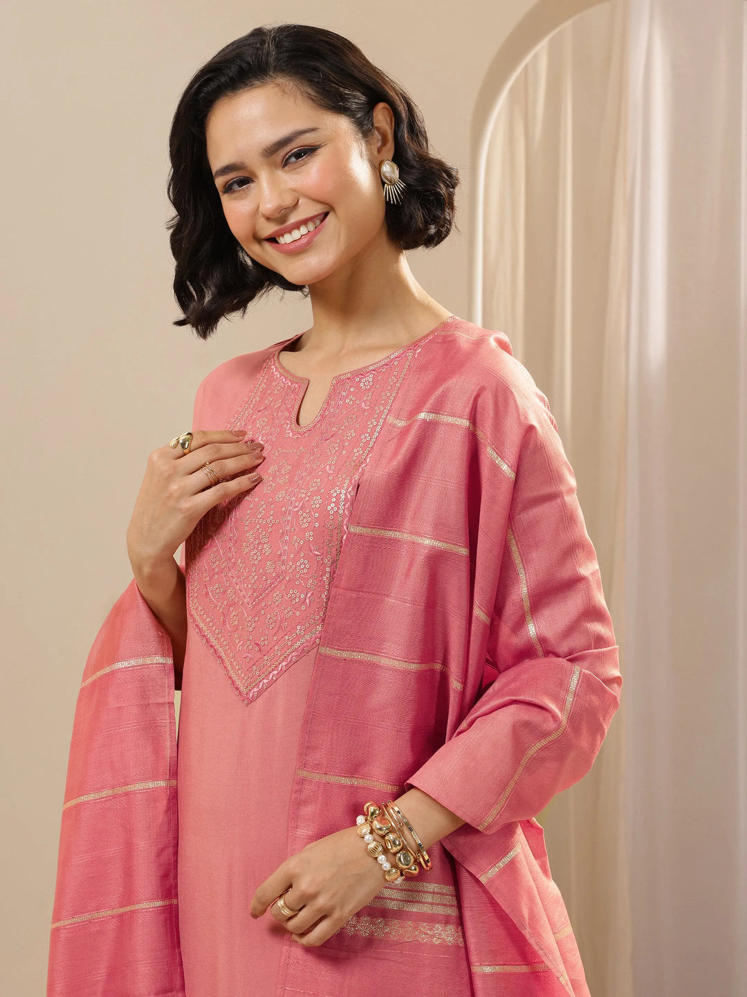  Peach Embroidered Silk Blend Straight Suit Sets With Dupatta 