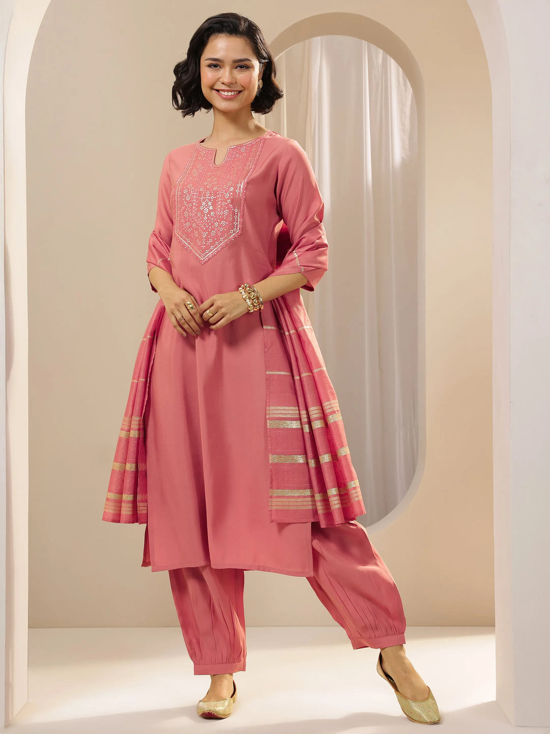  Peach Embroidered Silk Blend Straight Suit Sets With Dupatta 