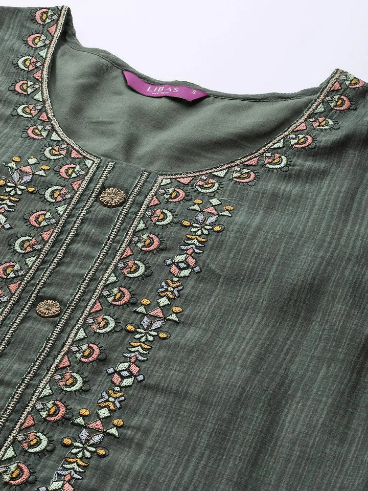 Green Embroidered Chanderi Silk Suit Set - Libas