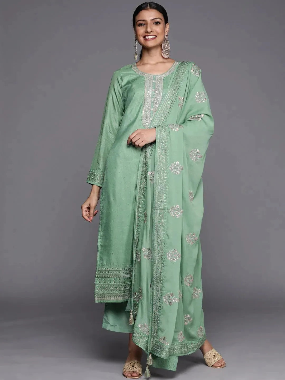 

Green Embroidered Silk Blend Straight Kurta With Dupatta