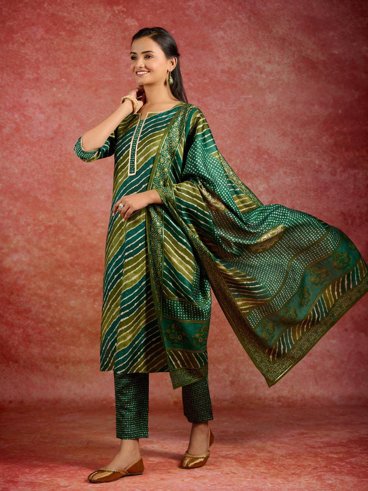 Green Printed Silk Blend Straight Kurta With Trousers & Dupatta - Libas