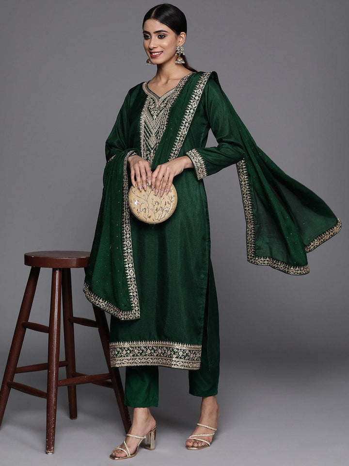 Green Printed Silk Blend Straight Kurta With Trousers & Dupatta - Libas