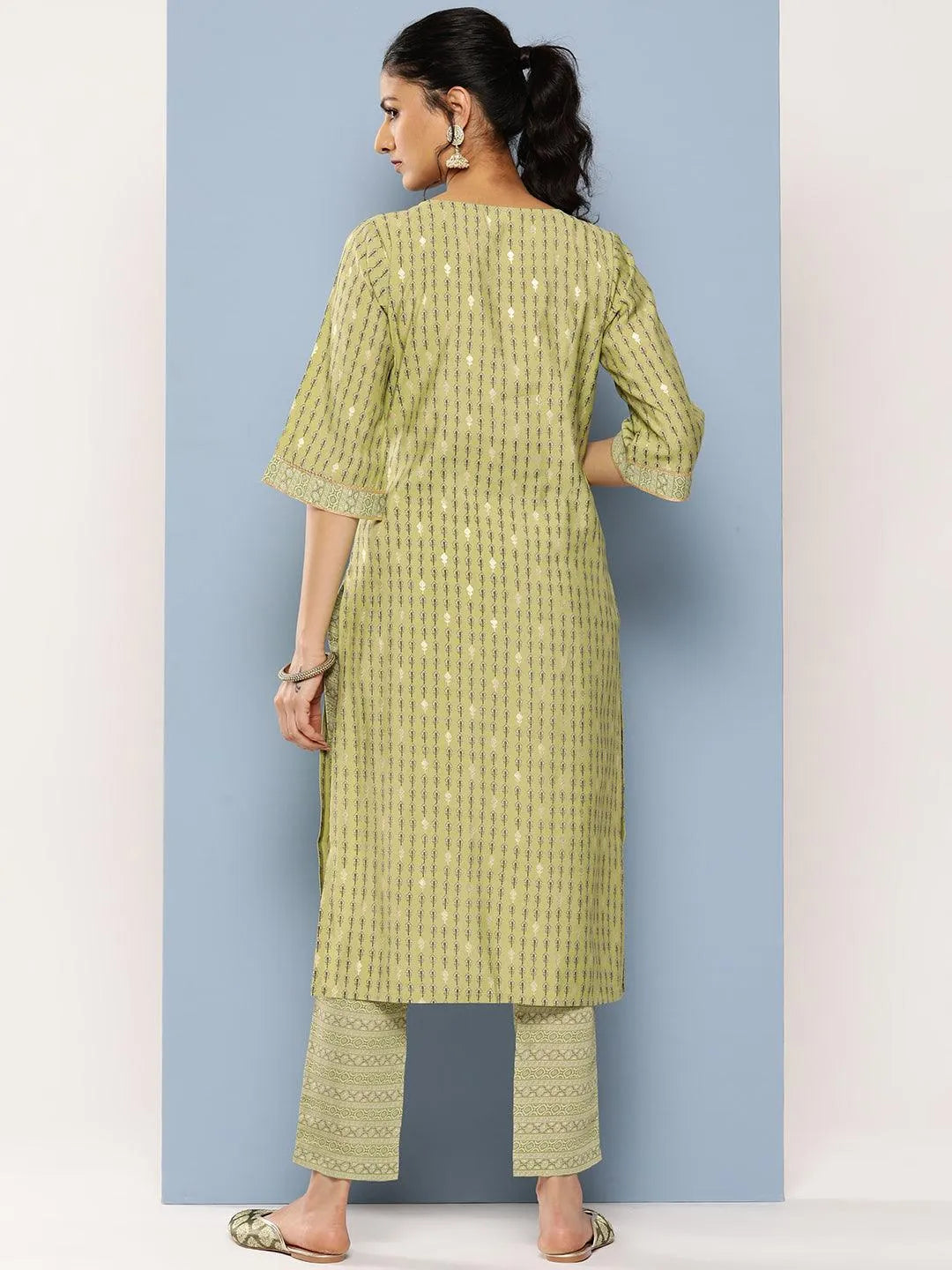 

Green Printed Silk Blend Straight Kurta With Trousers