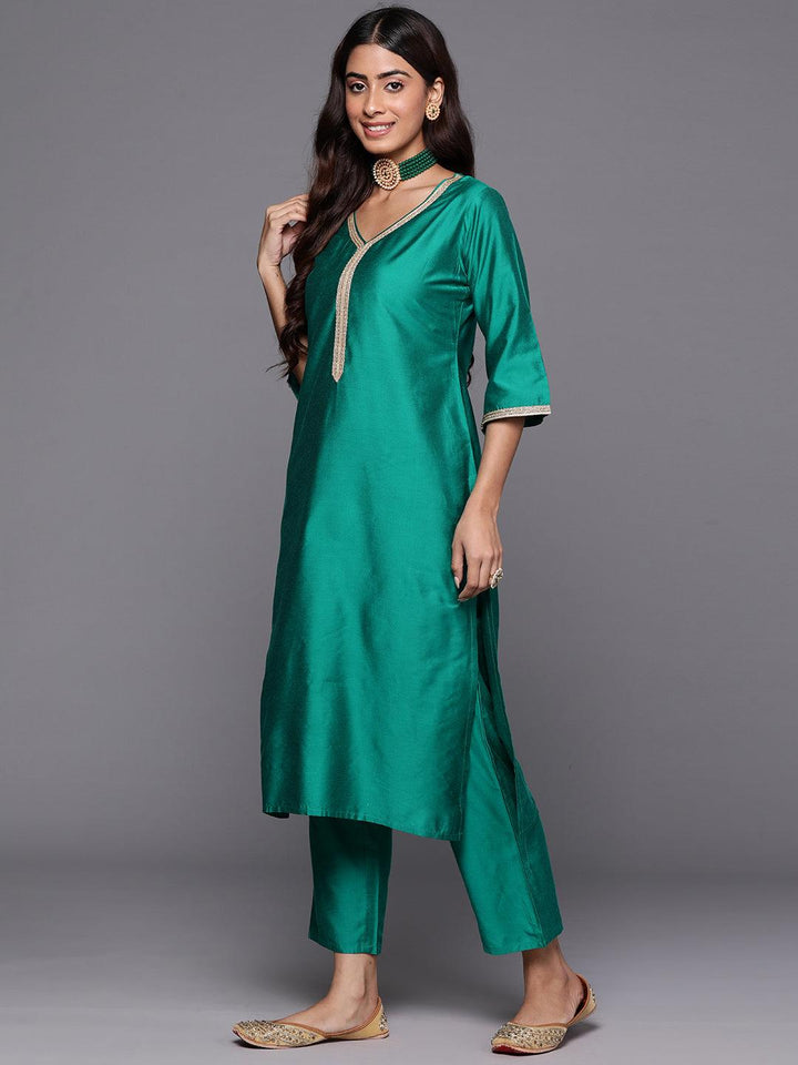 Green Solid Silk Blend Straight Kurta With Trousers & Dupatta - Libas