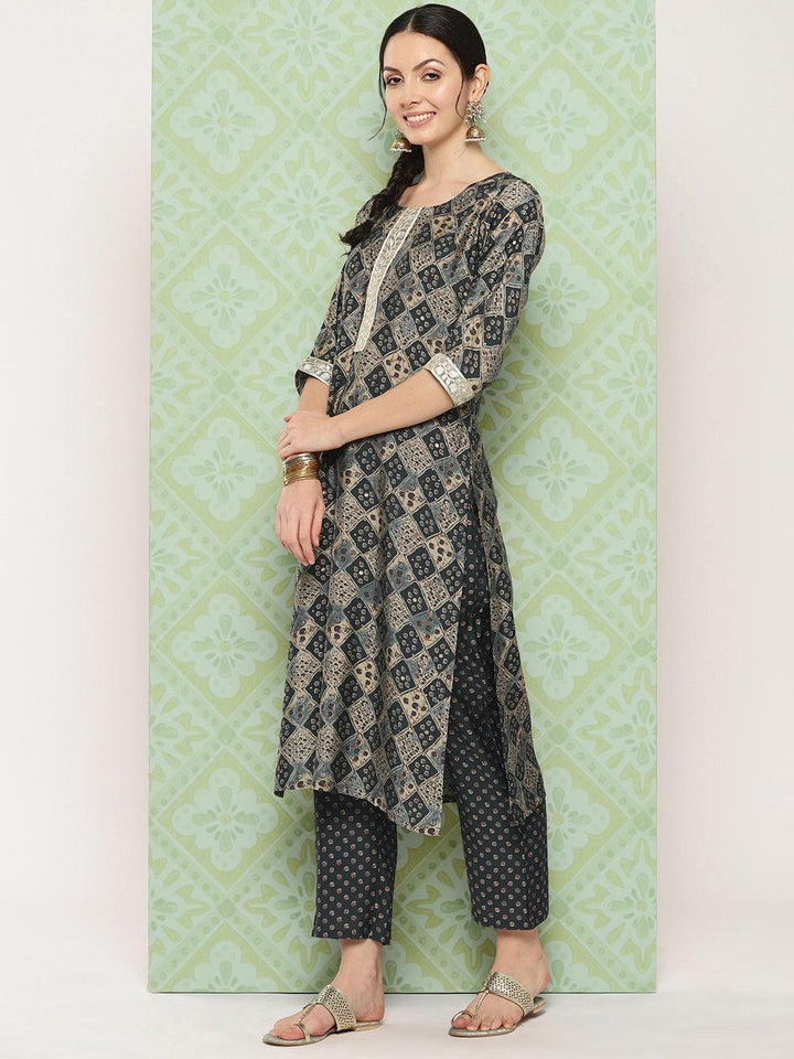 Grey Printed Silk Blend Straight Kurta With Trousers & Dupatta - Libas