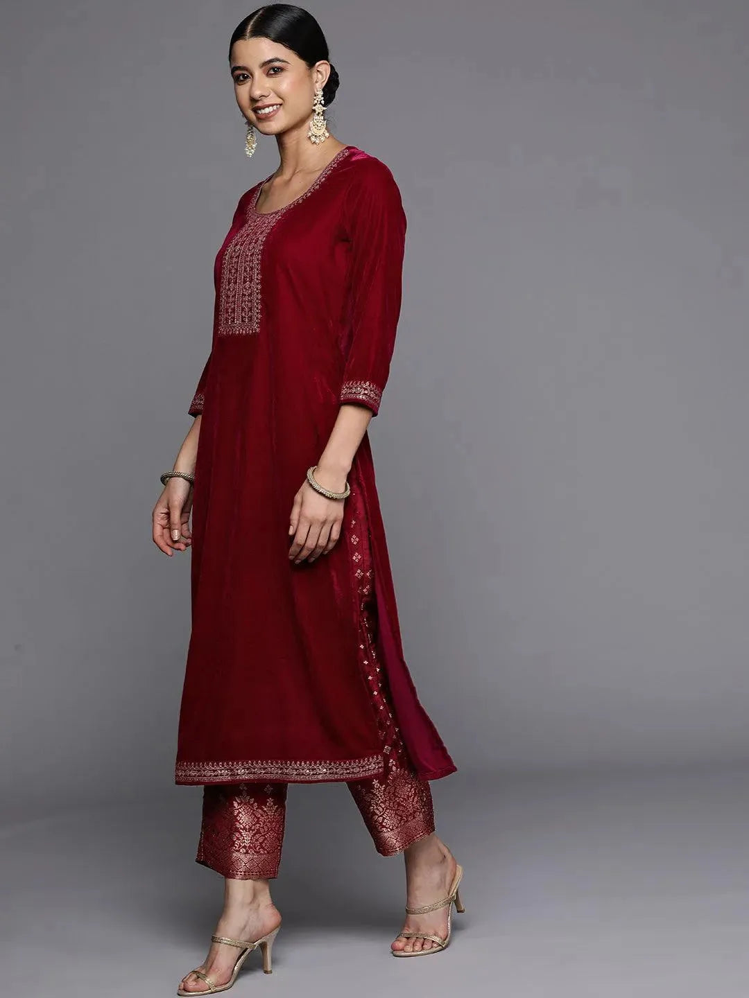 

Maroon Yoke Design Velvet Straight Kurta With Dupatta