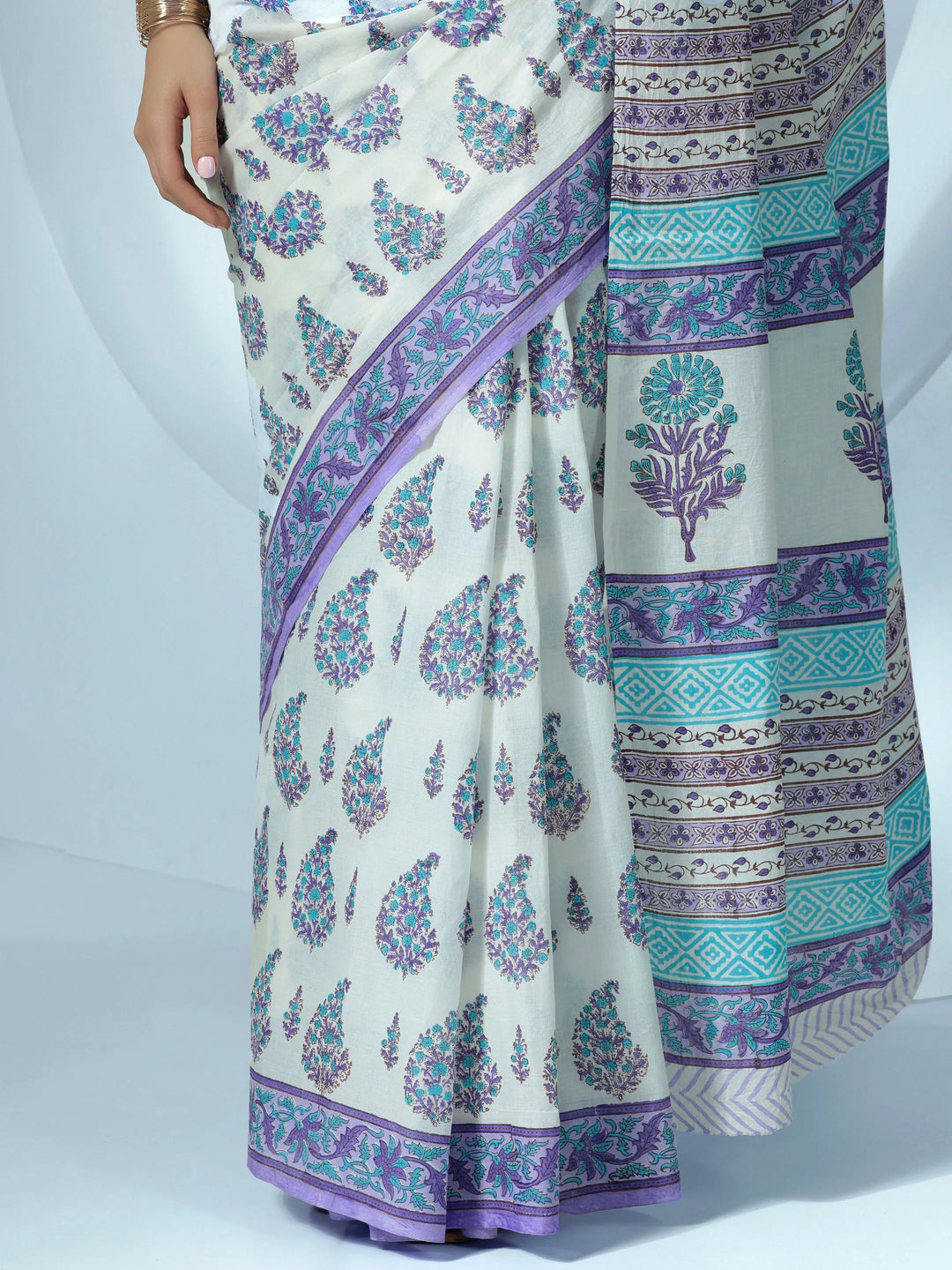  Off White Printed Cotton Saree With Unstitched Blouse Piece 