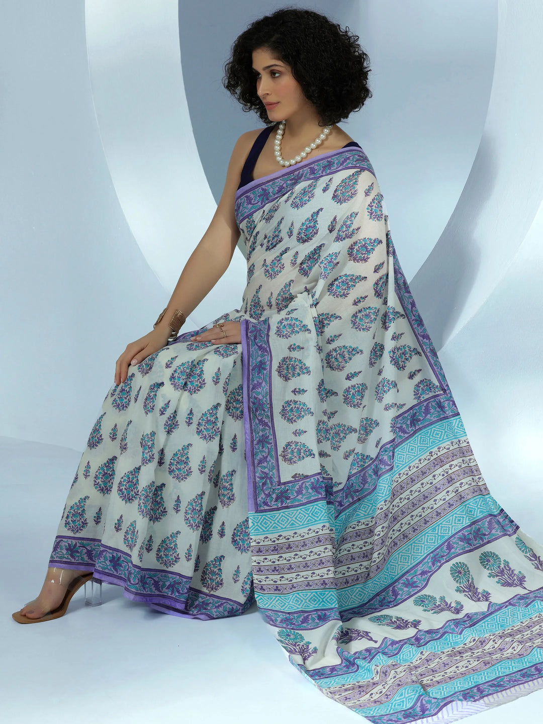  Off White Printed Cotton Saree With Unstitched Blouse Piece 